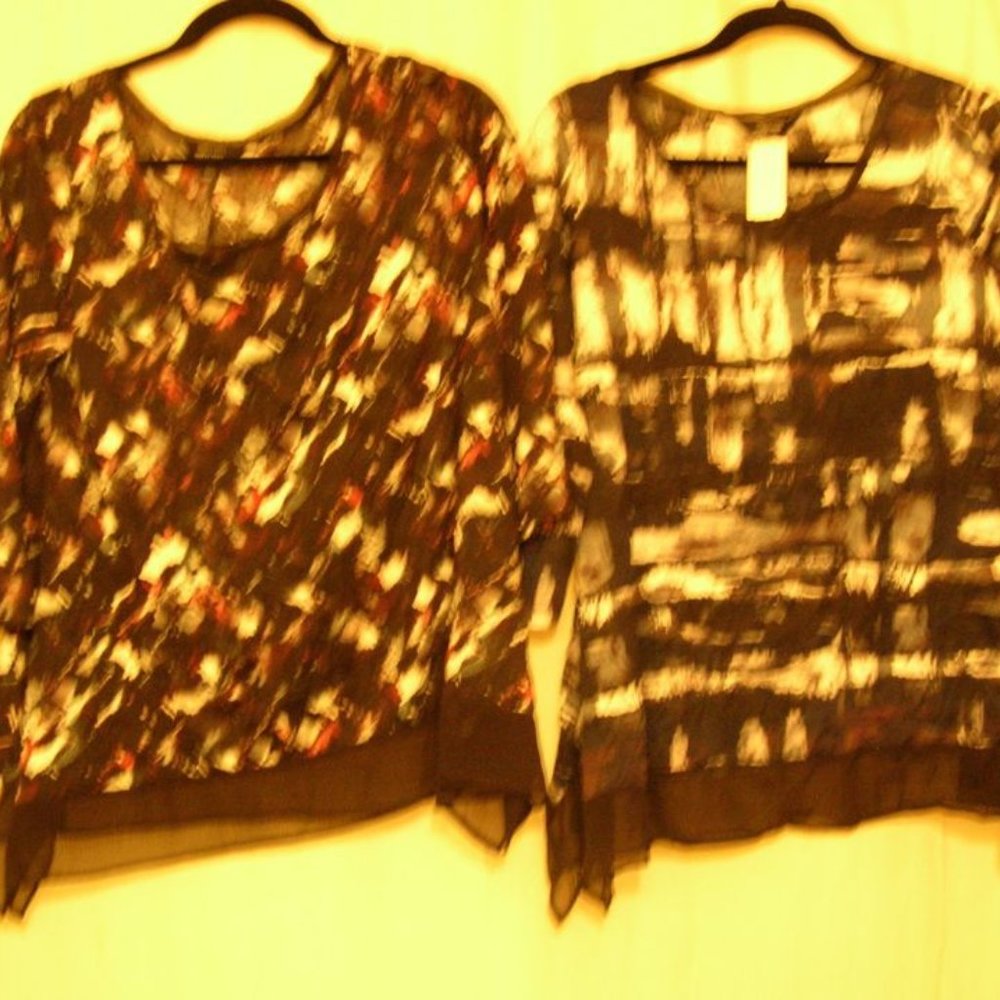 2 Simply Vera Wang tops abstract pattern red grey Medium Large see descr